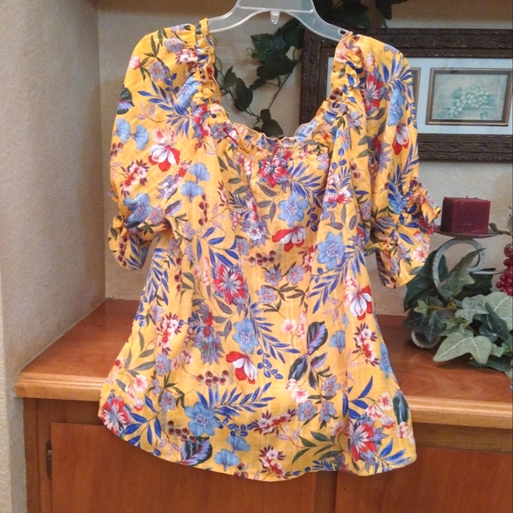 Colorful Yellow Floral Pattern Off or On the Shoulder Large Blouse - Picture 4 of 4